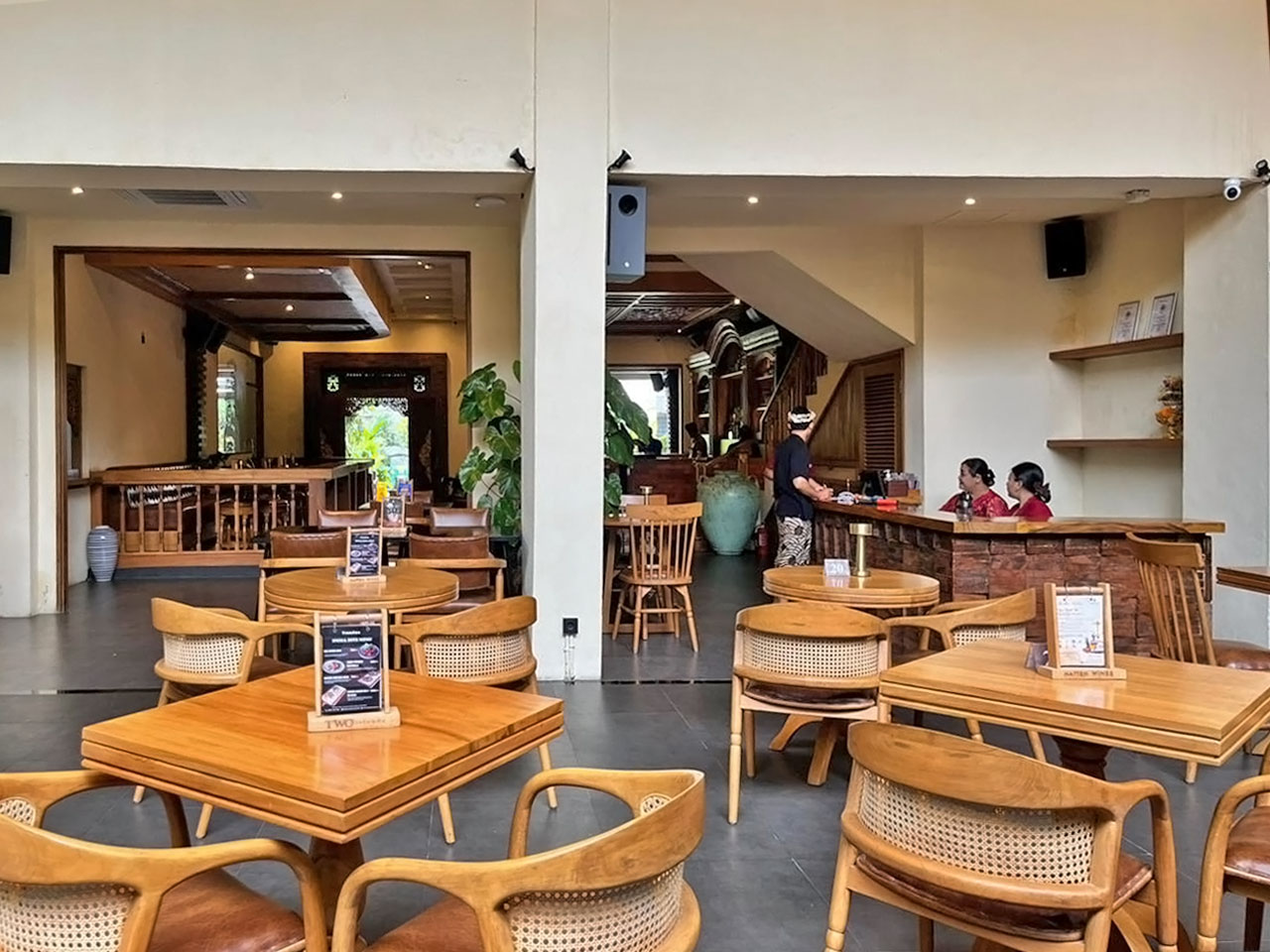 Best Dining Spots in Seminyak